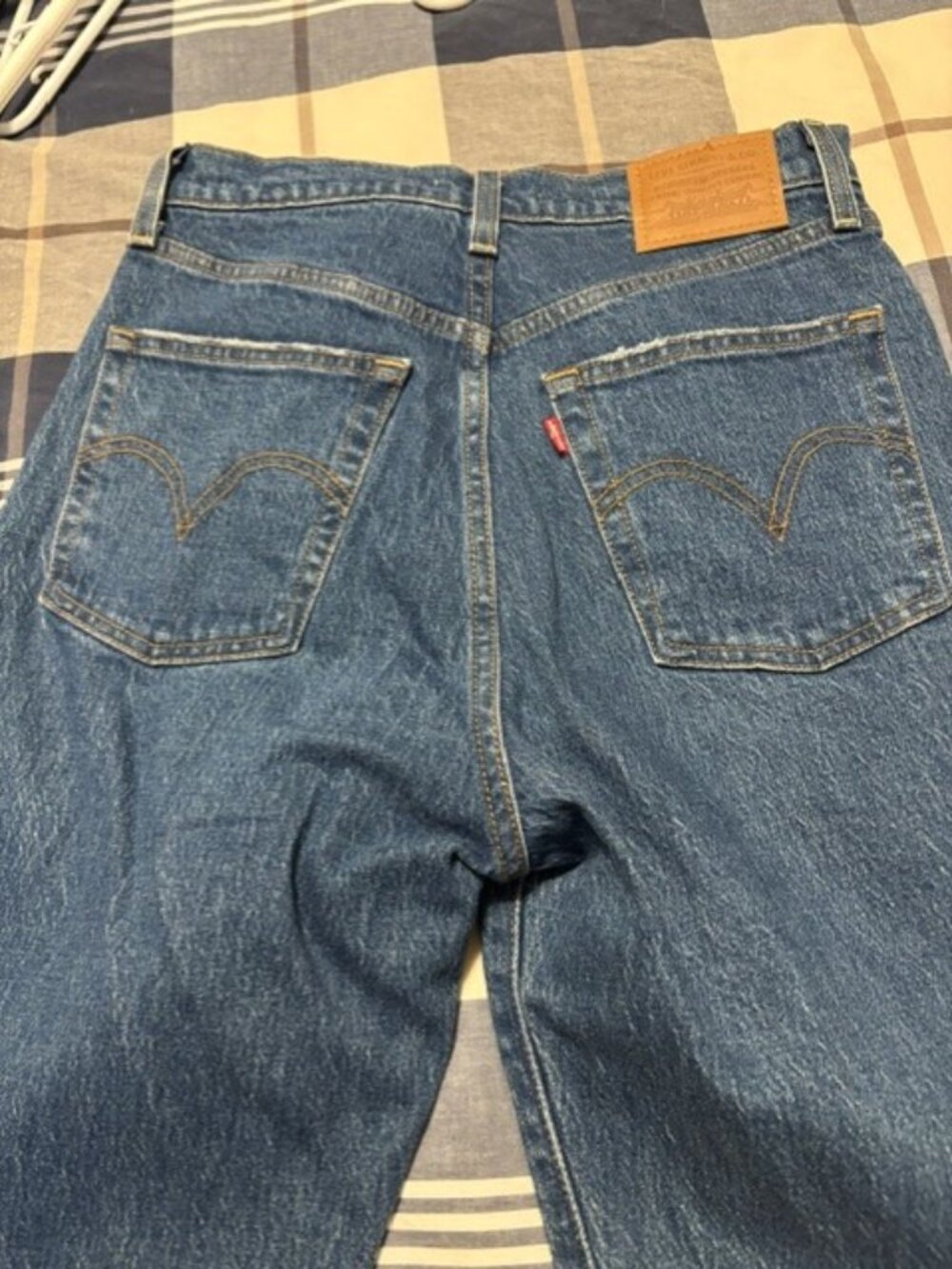 Levi’s Premium Ribcage Straight Ankle Jeans – Size 27 – Medium Wash